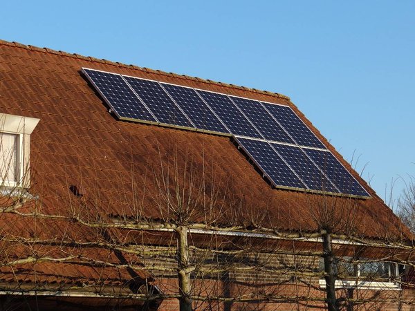 Quelle surface de panneau photovoltaïque pour une maison autonome ?